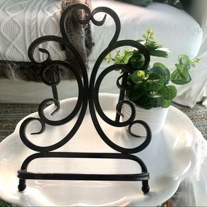 NWT Large Metal Heart Shape Bronze Picture Frame Book Holder